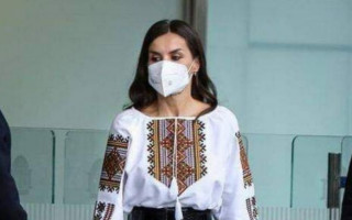 «Хочу победы»: Королева Испании передала записку ВСУ