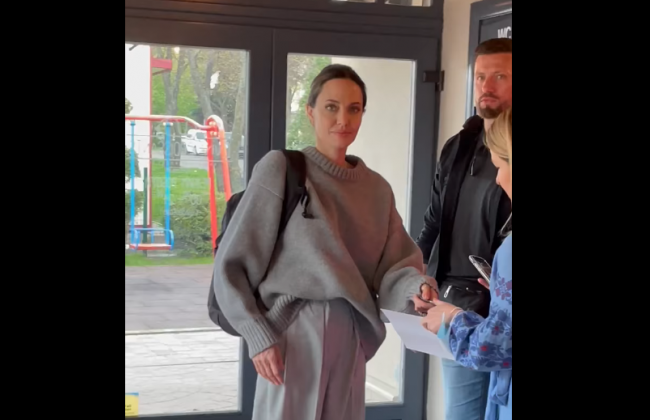 Приезд Анджелины Джоли во Львов не оставил равнодушным никого и породил десятки мемов: лучшие из них