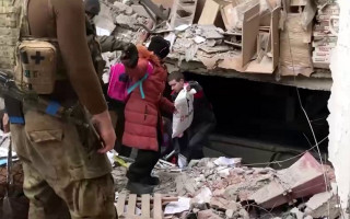 Полк «Азов» показав унікальні кадри операції з порятунку людей в Маріуполі: відео