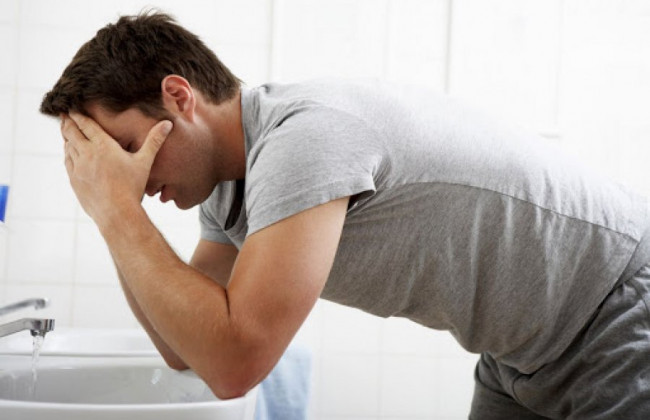 Два человека с Троещины в Киеве оказались в больнице из-за отравления рыбой