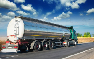 В Украине не хватает бензовозов: причины дефицита горючего на АЗС