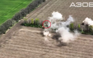 Маскировка не помогла: защитники превращают вражескую технику в металлолом, видео