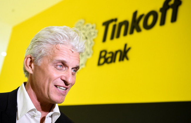 Российский бизнесмен Олег Тиньков продал свою долю в «Тинькофф банке» под давлением властей