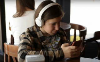 Підліток з мемів із Анджеліною Джолі розповів, чому не відреагував на зірку: переглядав пости в Інстаграм