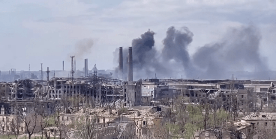 Полк «Азов» призвал немедленно эвакуировать гражданских из «Азовстали»