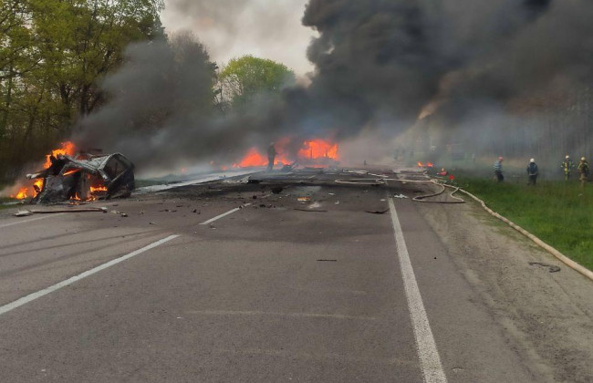 В Ровенской области автобус столкнулся с бензовозом, 16 человек погибли: ФОТО