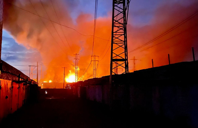 Появились фото с места обстрела во Львове: есть пострадавший