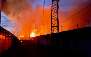 Появились фото с места обстрела во Львове: есть пострадавший