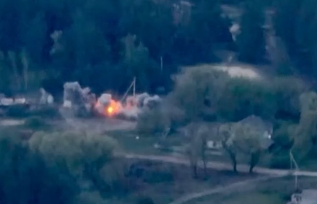 ВСУ эффектно уничтожили бронетехнику и склад с боеприпасами оккупантов, видео