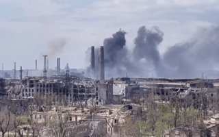 Полк «Азов» призвал немедленно эвакуировать гражданских из «Азовстали»