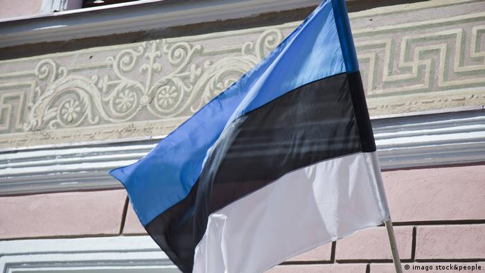 В Эстонии мужчину арестовали за букву z и георгиевскую ленту в окне квартиры