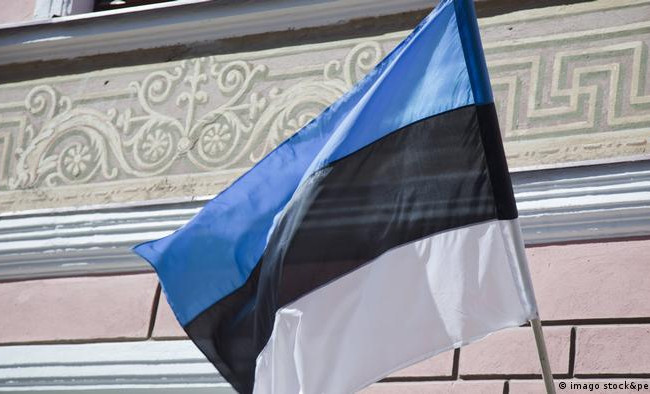 В Эстонии мужчину арестовали за букву z и георгиевскую ленту в окне квартиры