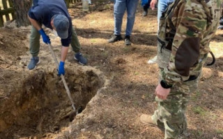 Расстреляли и переехали танком: под Киевом нашли тела двух мужчин