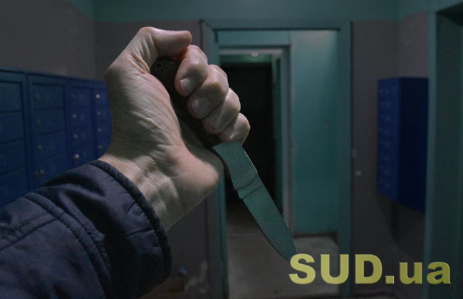 Бил в грудь: в Киеве мужчина ранил ножом двоих собутыльников