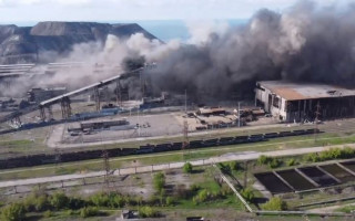 «Азов» показал, как россияне штурмуют «Азовсталь»: видео