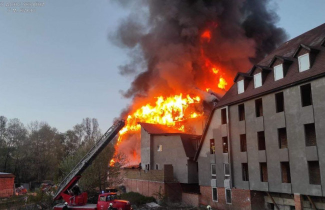 В Киеве произошел масштабный пожар: появилось фото