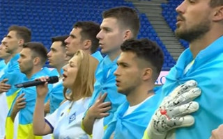 Особливо зворушливо звучав: Тіна Кароль виконала гімн України під час матчу «Базель» – «Динамо Київ», відео