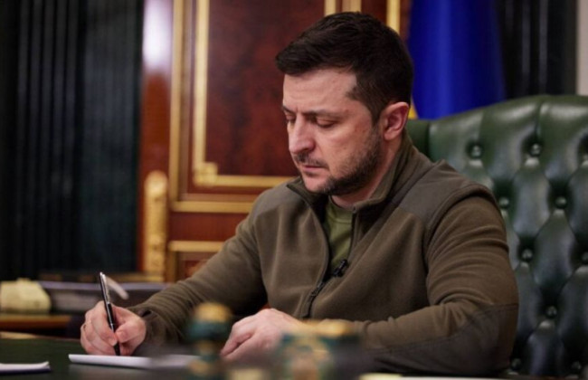 Зеленский подписал закон о помощи внутренне перемещенным лицам и безработным