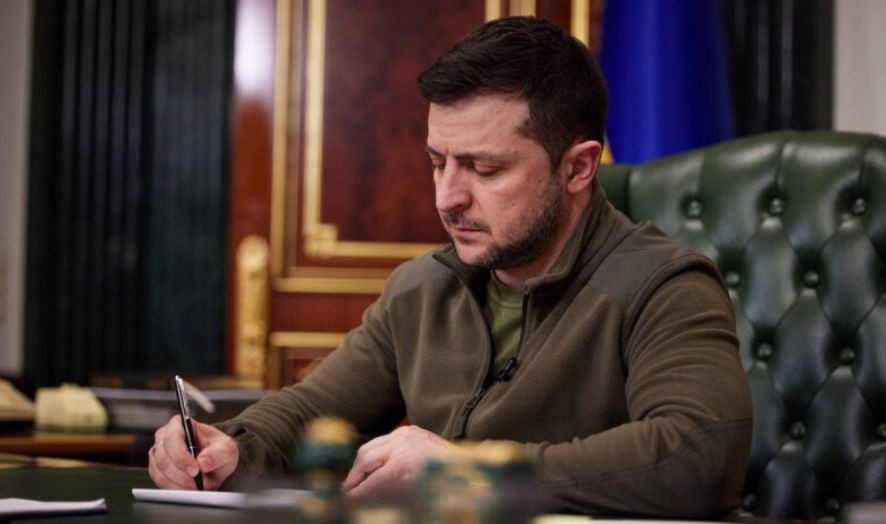 Зеленский подписал закон о помощи внутренне перемещенным лицам и безработным