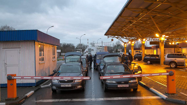 Кабмін обмежив перелік пунктів пропуску для розмитнення авто