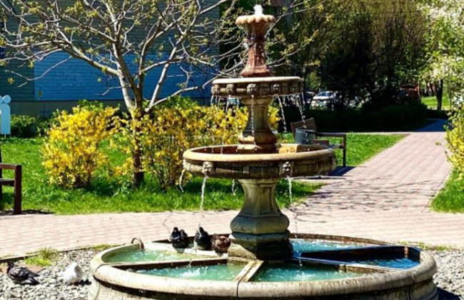 У одному з районів Києва запрацювали одразу три фонтани