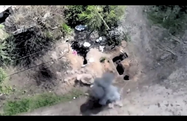 Украинские защитники показали работу дрона-камикадзе: видео