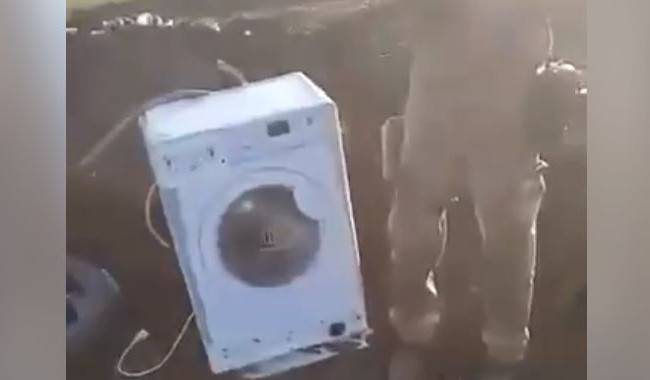 ВСУ обнаружили в окопе оккупантов краденую стиральную машинку: видео