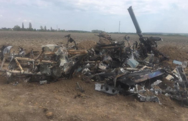 Осталась лишь кучка металлолома: ВСУ уничтожили российский вертолет Ка-52, фото