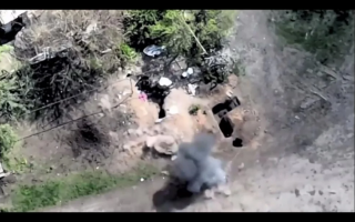 Украинские защитники показали работу дрона-камикадзе: видео