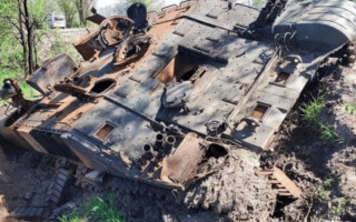 ВСУ уничтожили редкую боевую машину оккупантов на базе Т-72