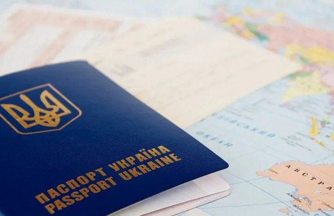 Раді пропонують на час війни безкоштовно оформлювати закордонні паспорти військовим та цивільним, які направлені на лікування за кордоном