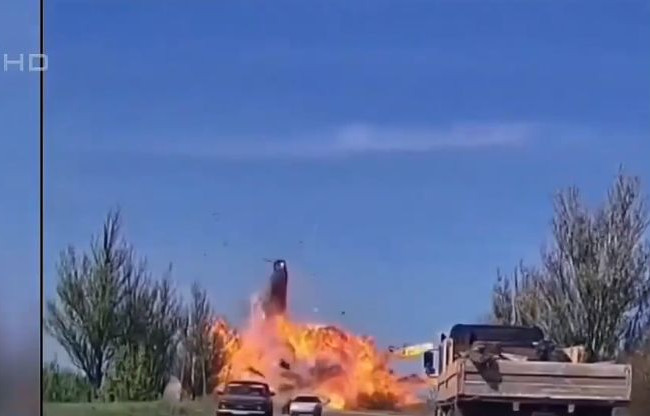 Башня танка взлетела в воздух: китайский телеканал заснял, как взорвался танк оккупантов, видео