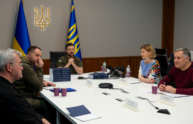 Активісти натякають Зеленському, що європейські посадовці не дадуть Україні статус кандидата до ЄС без «перезавантаження» судової влади