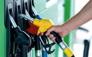 Експерт відповів, чи подорожчає пальне до 50 гривень і вище