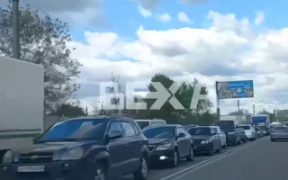 В Харьков массово возвращаются жители: видео очереди на въезде в город