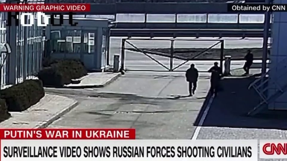 CNN показал видео, на котором оккупанты стреляют в спины мужчин на окраине Киева