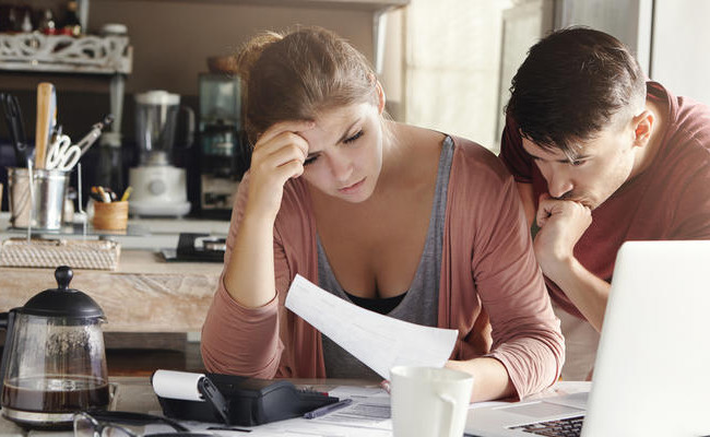 Рада заборонила на час війни стягувати заборгованість за комуналку з населення та борги підприємств стратегічних галузей