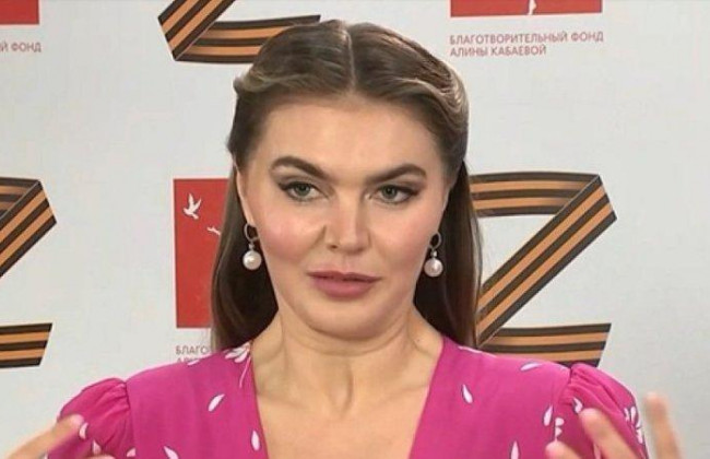 Великобритания ввела санкции против Алины Кабаевой и бывшей жены Путина