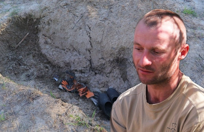 Пуля пройшла через щоку навиліт: на Чернігівщині чоловік зміг вибратися з могили, відео