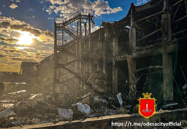 Появилось новое видео ракетного удара по ТЦ в Одессе