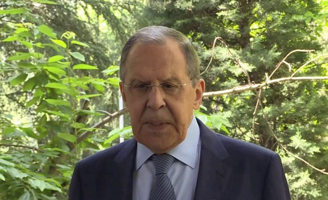 Лавров считает, что павлинам понравилась его речь о международных отношениях, видео