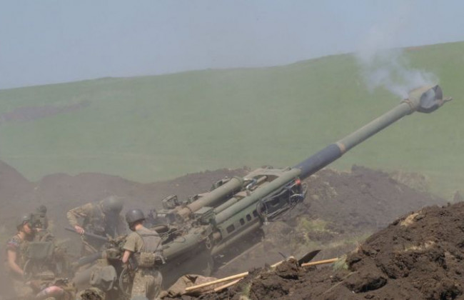 Залужный показал в действии американские гаубицы М777, видео