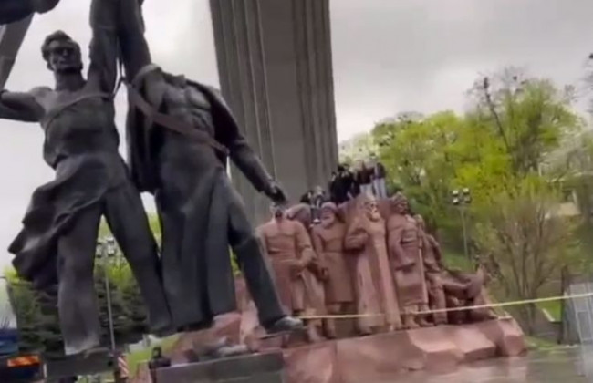 У Києві демонтують 47 памʼятних знаків: список