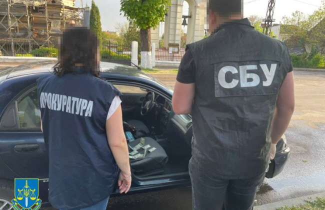 $1 000 за оформлення медичної документації для виїзду за кордон – затримано директора лікарні на Львівщині