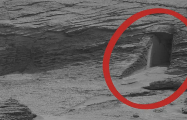 В NASA опубликовали фото загадочного «входа в пещеру» на Марсе