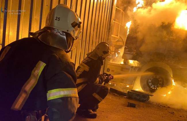 В Киеве вспыхнули автомобили: появились фото