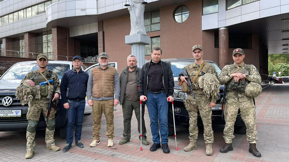 Судді Київського апеляційного суду передали позашляховики для потреб ЗСУ, фото