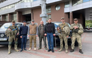 Судді Київського апеляційного суду передали позашляховики для потреб ЗСУ, фото