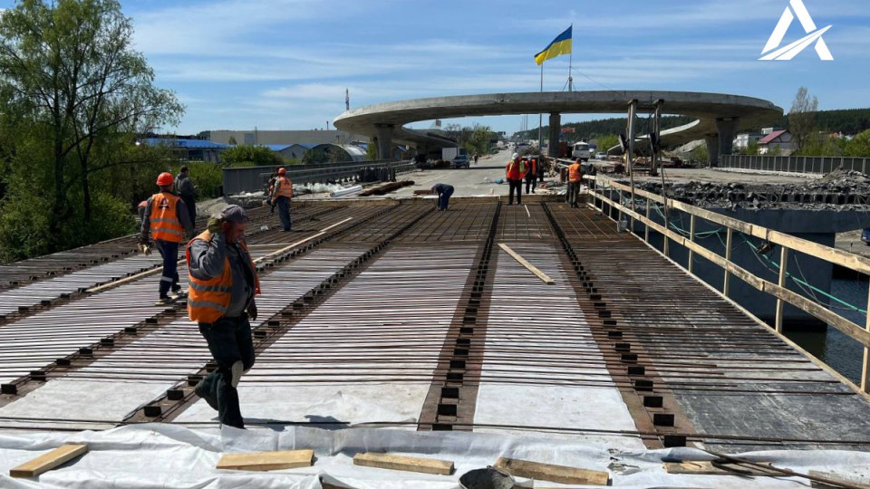 Под Киевом в Стоянке завершают ремонт моста