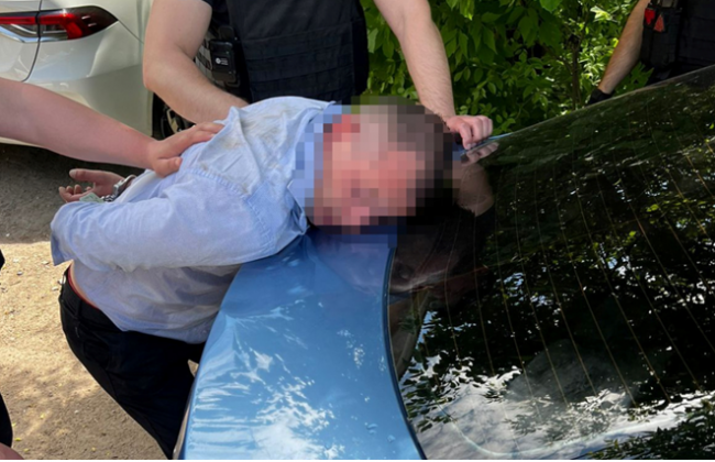 У Кропивницькому депутат «вчинив бійку» з правоохоронцями – ДБР, фото та відео